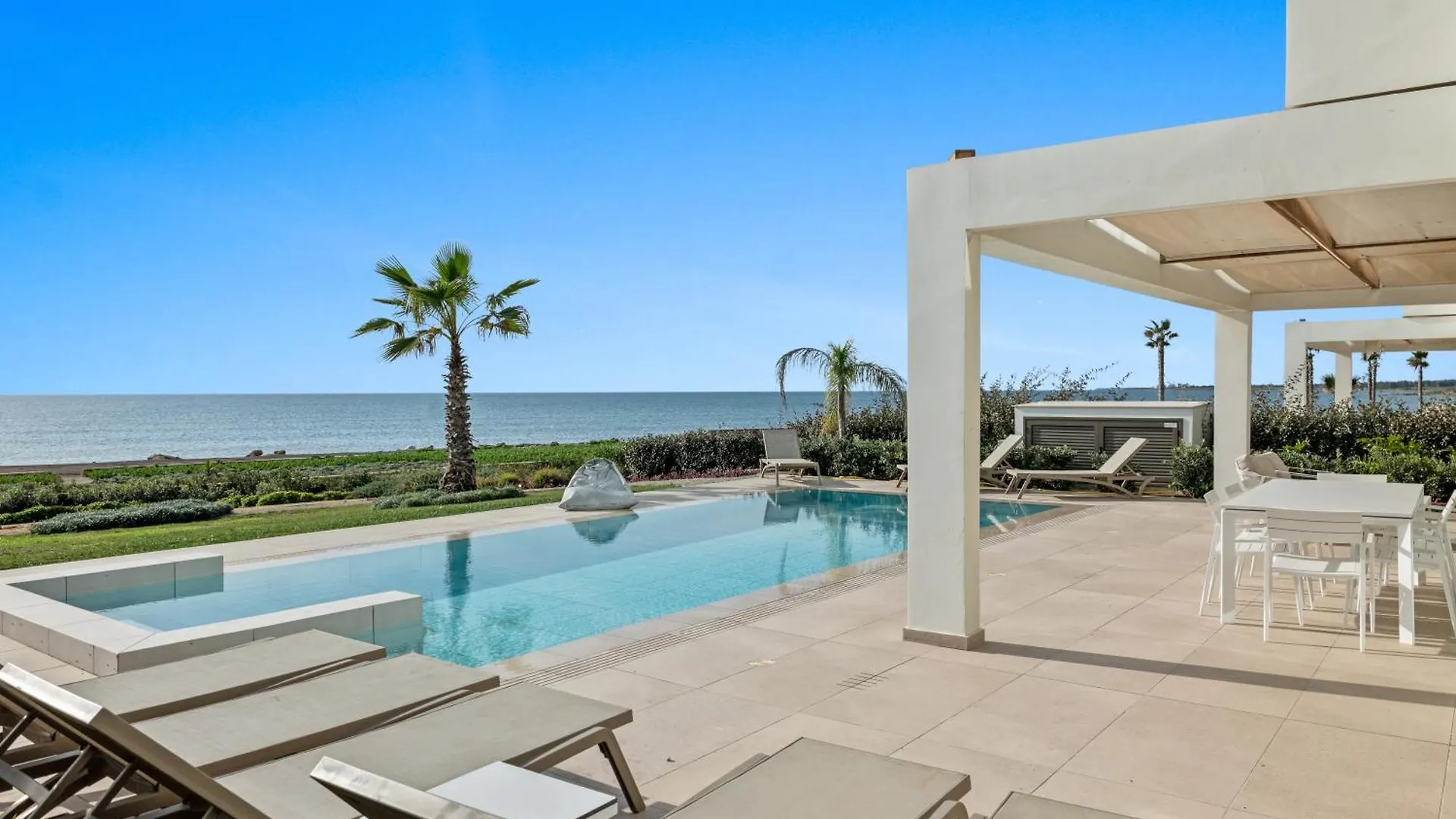 Serenity Waves Villa 2 Larnaka